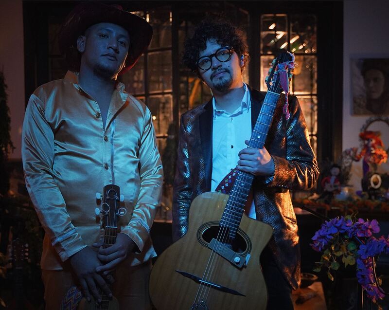Fabio “El Yopo” Quintero es un bandolista y cantautor del Llano Colombiano, nacido en Maní, Casanare “La Tierra De La Bandola”.  Desde el año 2012 fusiona el joropo con la cumbia, el ska, el rock, la electrónica y otras músicas del mundo. 